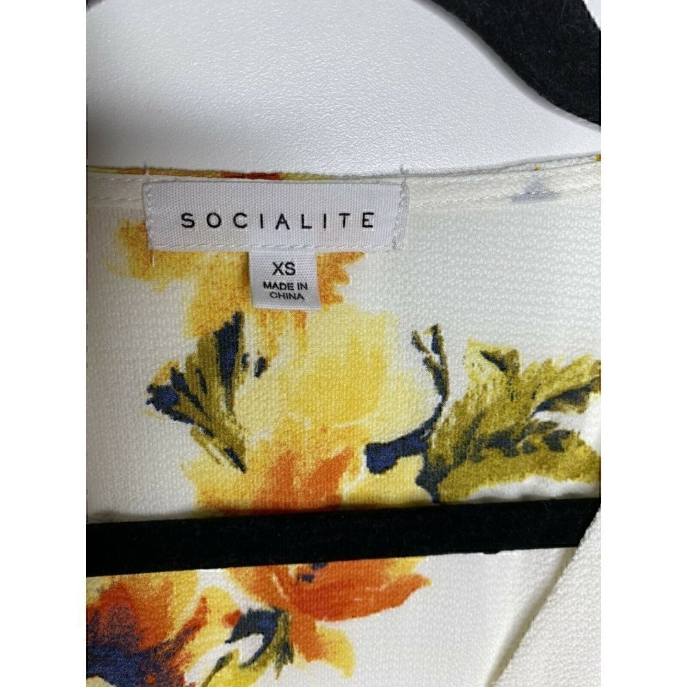 Socialite Blouse Size XS Women's Floral Short Sleeve V Neck Button Peplum Waist - Picture 5 of 7
